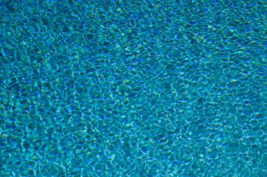 Yüzme havuzu su dokusu. Su yüzeyinin arka planı. Havuz suyu yüzeyi. Havuz suyu yüzeyi