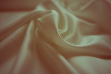 Zarif fildişi beyaz ipek kumaş yumuşak dalgalar ve ince yeşil teneke