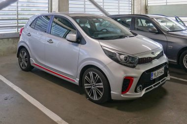 Viikki, Helsinki, Finlandiya - 18 Temmuz. 2025: KIA Picanto III 1.0 t-GDi (2020) park etti.