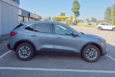 Porvoo, Finlandiya - 30 Temmuz. 2025: Ford Kuga III. 0 EcoBlue mHEV (2023) park etti.