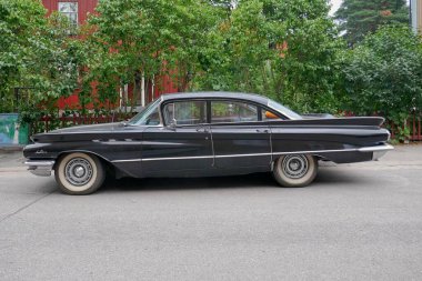 Kapyla, Helsinki, Finlandiya - 30 Temmuz. 2025: Buick LeSabre park etti.