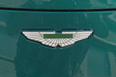 Vallila, Helsinki, Finlandiya - 4 Ağustos. 2025: Aston Martin logosu.