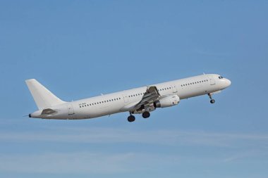 Seutula, Vantaa, Finlandiya - 7 Ağustos. 2025: DAT OY-RUU Aibus A321-200 Vantaa Helsinki Havaalanı 'ndan havalanıyor.