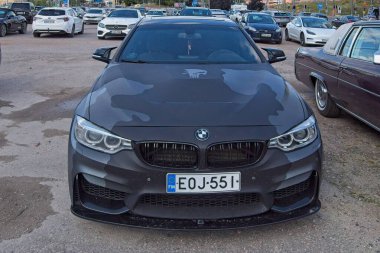Kalasatama, Helsinki, Finlandiya - 13 Ağustos. 2025: BMW 4 Gran Coupe 420d (2017) arabası.