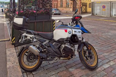 Kruunuhaka, Helsinki, Finlandiya - 13 Ağustos. 2025: BMW R 1300 GS GS Ganimet motosikleti.