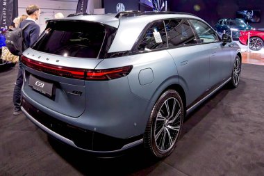 Tartu, Estonya - 12 Eylül 2025: Xpeng G6 elektrikli arazi aracı Motoshow 2025, Tartu Messikeskus.