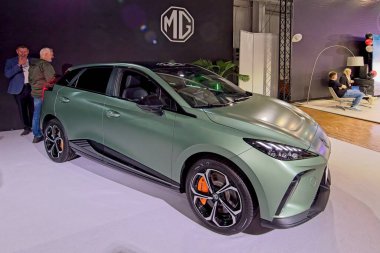 Tartu, Estonya - 12 Eylül 2025: Motoshow 2025, Tartu Messikeskus 'ta MG4 elektrikli araba sergileniyor.