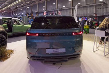 Tartu, Estonya - 12 Eylül 2025: Range Rover Sport Dynamic HSE otomobili Motoshow 2025, Tartu Messikeskus.