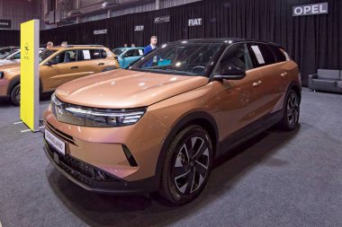 Tartu, Estonya - 12 Eylül 2025: Opel Grandland GS Hybrid 145 E-DCS6 arabası Motoshow 2025, Tartu Messikeskus.