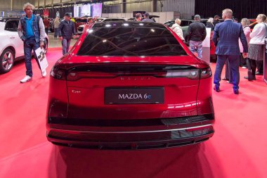 Tartu, Estonya - 12 Eylül 2025: Mazda 6e Takumi Plus Motoshow 2025, Tartu Messikeskus 'ta 68.8 kwh elektrikli araba sergilenmektedir..