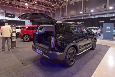 Tartu, Estonya - 12 Eylül 2025: BAIC BJ30 HEV otomobili Motoshow 2025, Tartu Messikeskus.