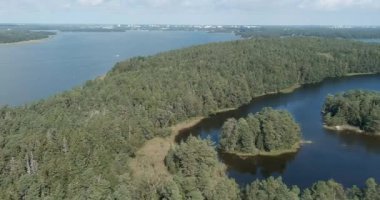 Yazın Diksand Plajı 'nın gökyüzünde bulutlar, Pentala, Espoo, Finlandiya.