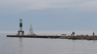İskelede Michigan Gölü