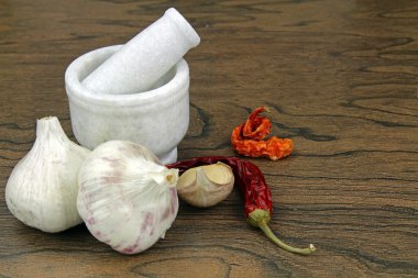 kırmızı biber ve sarımsak.