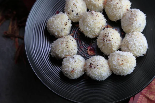 Omedelbar Kokos Laddoo Eller Energirik Nariyal Ladoo Skål — Stockfoto