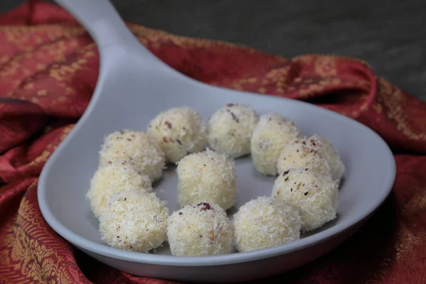 Omedelbar Kokos Laddoo Eller Energirik Nariyal Ladoo Skål — Stockfoto