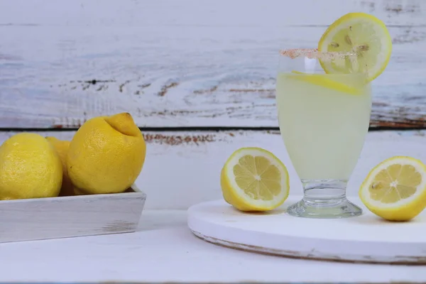 Vaso Limonada Con Limones Con Espacio Para Copias —  Fotos de Stock