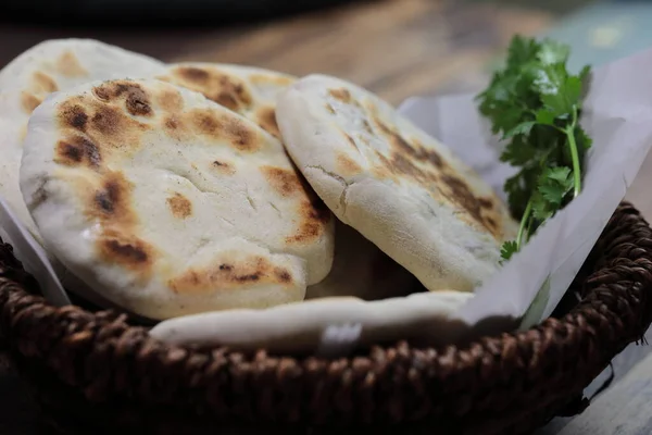 Penutup Keranjang Roti Baati Untuk Sarapan — Stok Foto