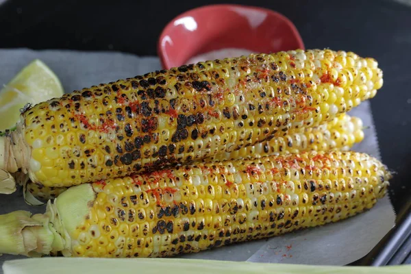 Milho Doce Torrado Com Polvilhe Com Sal Páprica Suco Limão — Fotografia de Stock