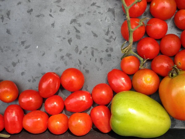 Ντομάτες Cherry Ντομάτες Roma Γκρι Φόντο Χώρο Αντιγραφής — Φωτογραφία Αρχείου