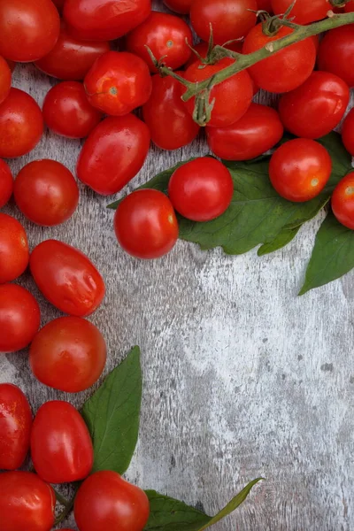 Ντομάτες Cherry Ντομάτες Roma Ξύλινο Λευκό Φόντο Χώρο Αντιγραφής — Φωτογραφία Αρχείου