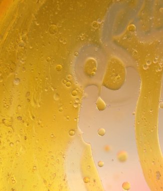 Çerçeveyi dolduran su arkaplanındaki soyut yağ küreleri