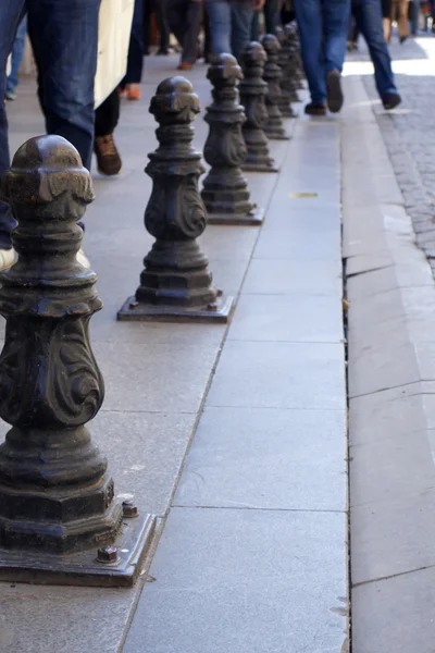 Demir ayırıcı bariyer