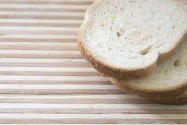 adet ekmek standında