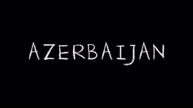 Siyah arkaplana tebeşirle yazılan Azerbaijan sözcüğünün animasyon metni. Eğitim videoları için basit, el yazısı tipografi ideal