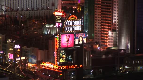 New York hotel sign in Las Vegas — стоковое видео' data-src='https://st2.depositphotos.com/8521338/11941/v/600/depositphotos_119418440-stock-video-new-york-hotel-sign-in.jpg