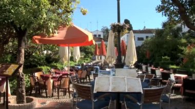 Marbella Plaza Cafe ile 
