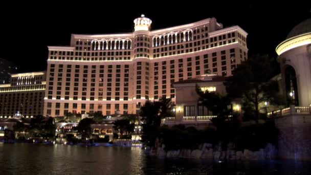 Bellagio hotel in las vegas bei Nacht — Stockvideo