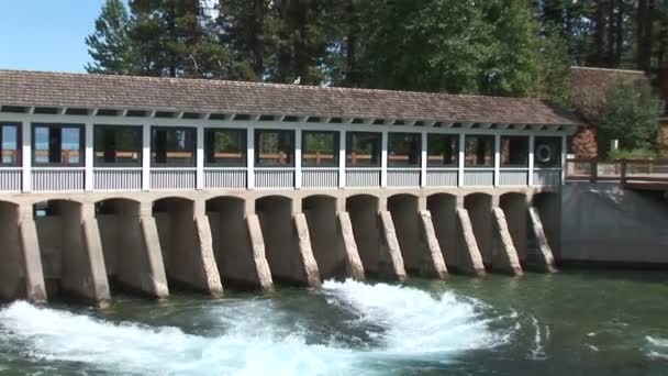 Tahoe City Dam — Stockvideo