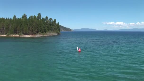 Línea costera en el lago Tahoe — Vídeo de stock