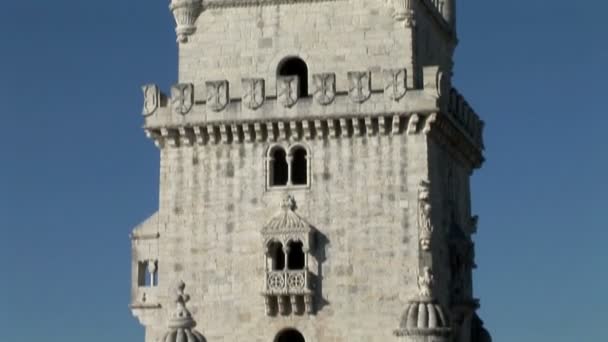 Touristen im Schloss Belem in Lissabon — Stockvideo