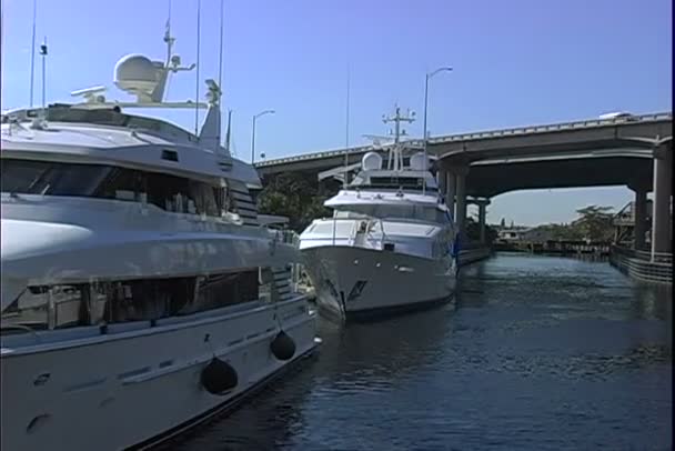 Fort Lauderdale Kanal mit Booten — Stockvideo