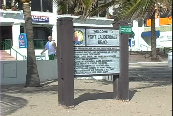 Firma en Fort Lauderdale beach — Vídeos de Stock