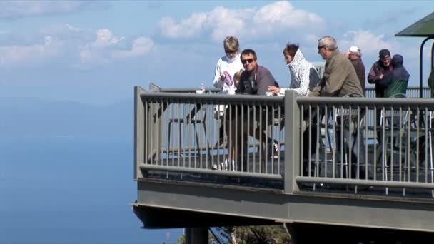 Cubierta de observación en el lago Tahoe — Vídeos de Stock