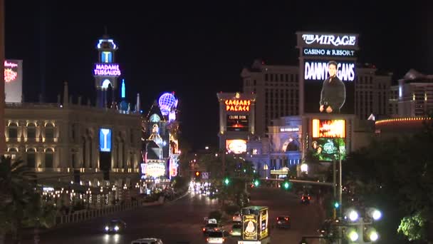 Verkeer nachts in las vegas — Stockvideo