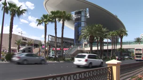 Centro comercial Las Vegas con tráfico — Vídeo de stock