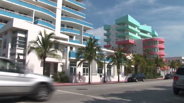 Автомобили на улицах Майами — стоковое видео
