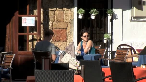 Marbella Plaza mit Café — Stockvideo