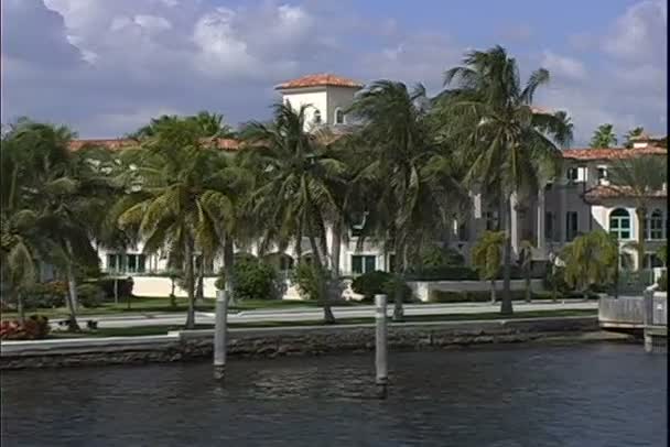 Fort Lauderdale kanalen med båtar — Stockvideo