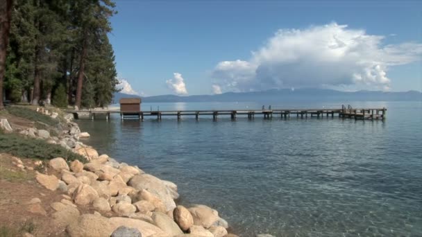 Molo na jeziorze tahoe — Wideo stockowe