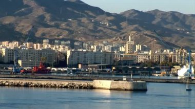 Malaga bağlantı noktası ile cityscape 