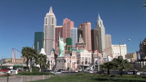 New York otel ve Özgürlük heykeli Las Vegas — Stok video