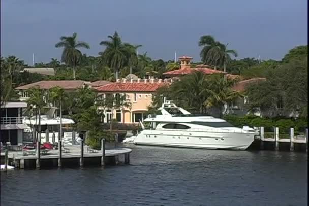 Fort Lauderdale kanalen med båtar — Stockvideo