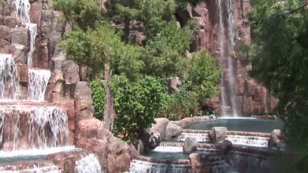 Wasserfall in wynn hotel in las vegas — Stockvideo