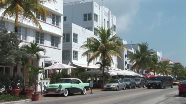 Coches en la calle en Miami — Vídeo de stock