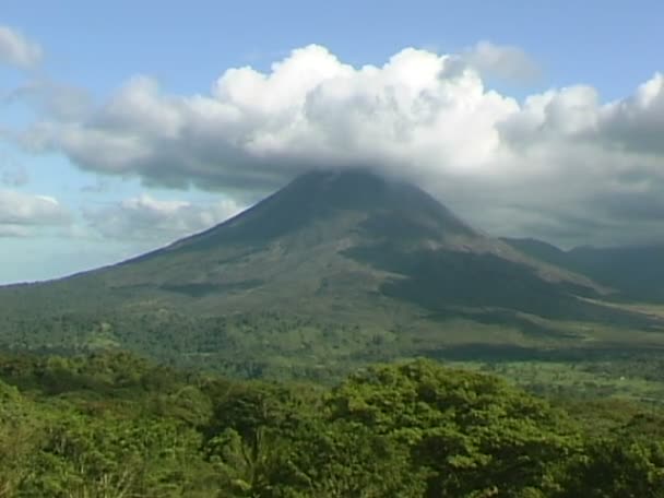 Vista aérea del volcán — Vídeo de stock